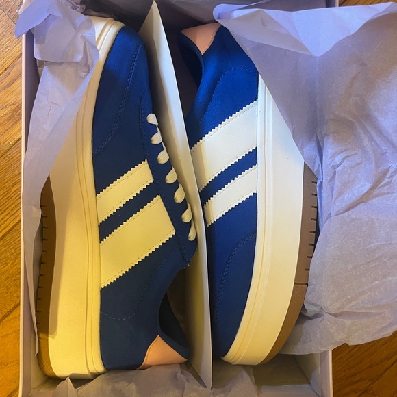 Madden Girl Women’s Navida Sneaker - Picture 8 of 11